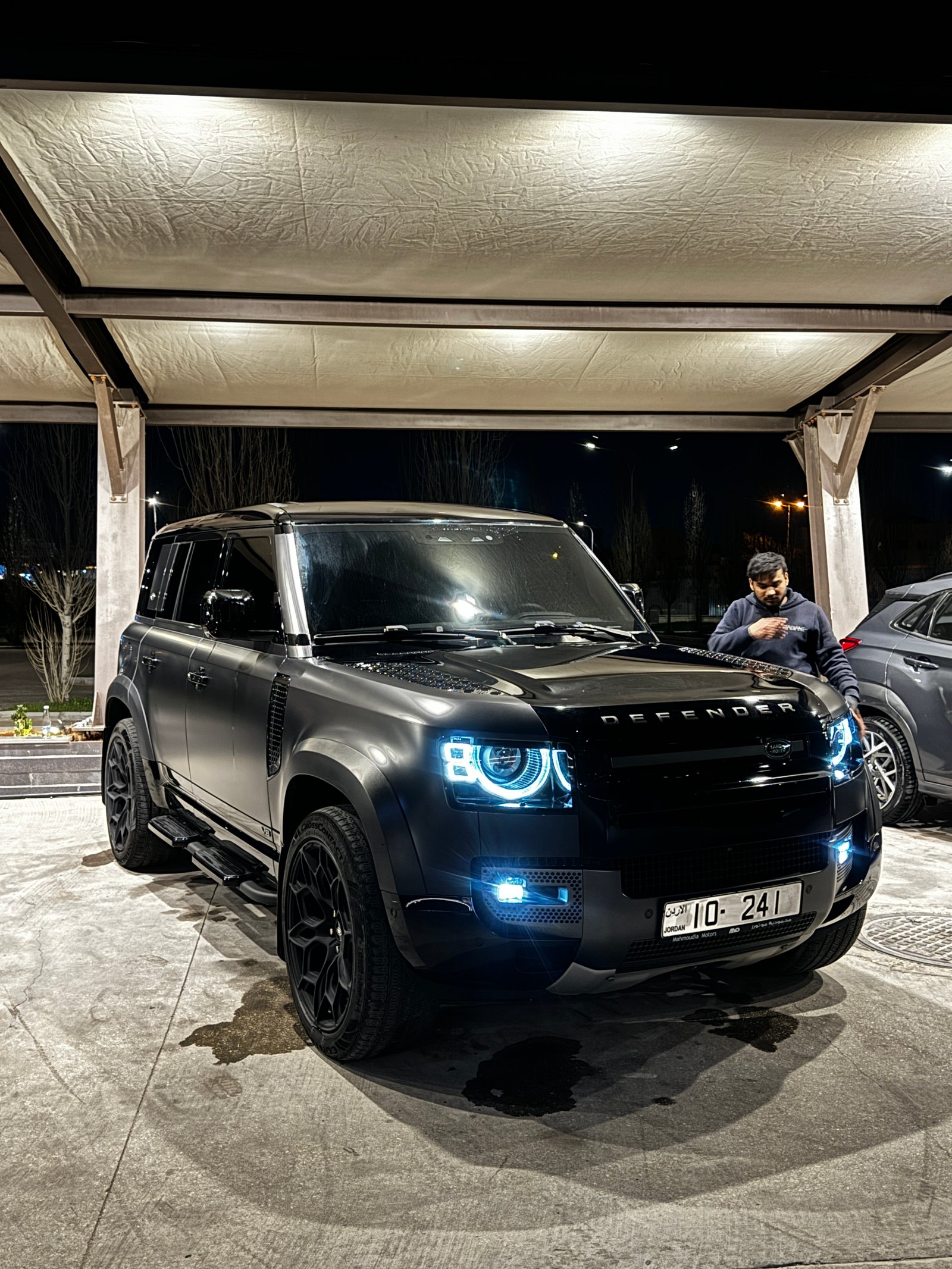 land rover defender v8 chelsea (2023)